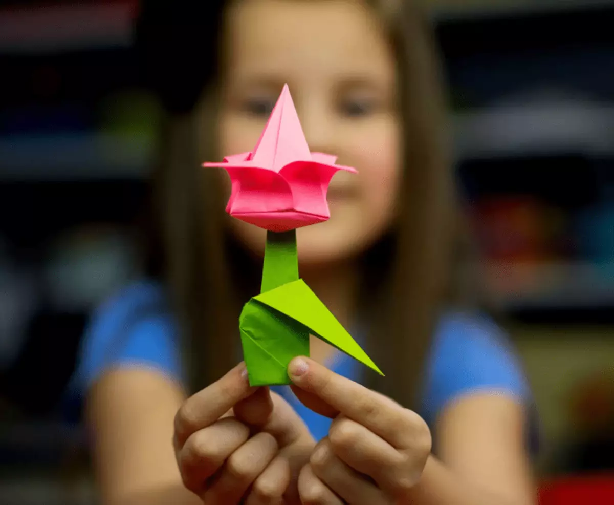 Origami จากกระดาษสำหรับเด็กอายุ 8-9 ปี: โครงร่างแสงแบบทีละขั้นตอนสำหรับเด็กผู้ชายและงานฝีมือสำหรับเด็กผู้หญิงด้วยมือของตัวเองความคิดที่เรียบง่ายสำหรับผู้เริ่มต้น 27047_50