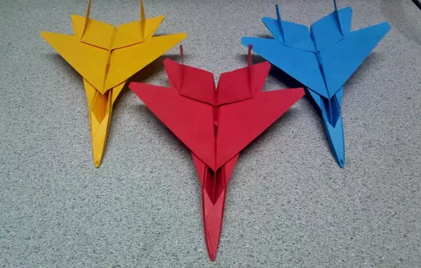 Origami จากกระดาษสำหรับเด็กอายุ 8-9 ปี: โครงร่างแสงแบบทีละขั้นตอนสำหรับเด็กผู้ชายและงานฝีมือสำหรับเด็กผู้หญิงด้วยมือของตัวเองความคิดที่เรียบง่ายสำหรับผู้เริ่มต้น 27047_6