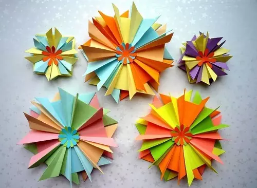 Origami จากกระดาษสำหรับเด็กอายุ 8-9 ปี: โครงร่างแสงแบบทีละขั้นตอนสำหรับเด็กผู้ชายและงานฝีมือสำหรับเด็กผู้หญิงด้วยมือของตัวเองความคิดที่เรียบง่ายสำหรับผู้เริ่มต้น 27047_7
