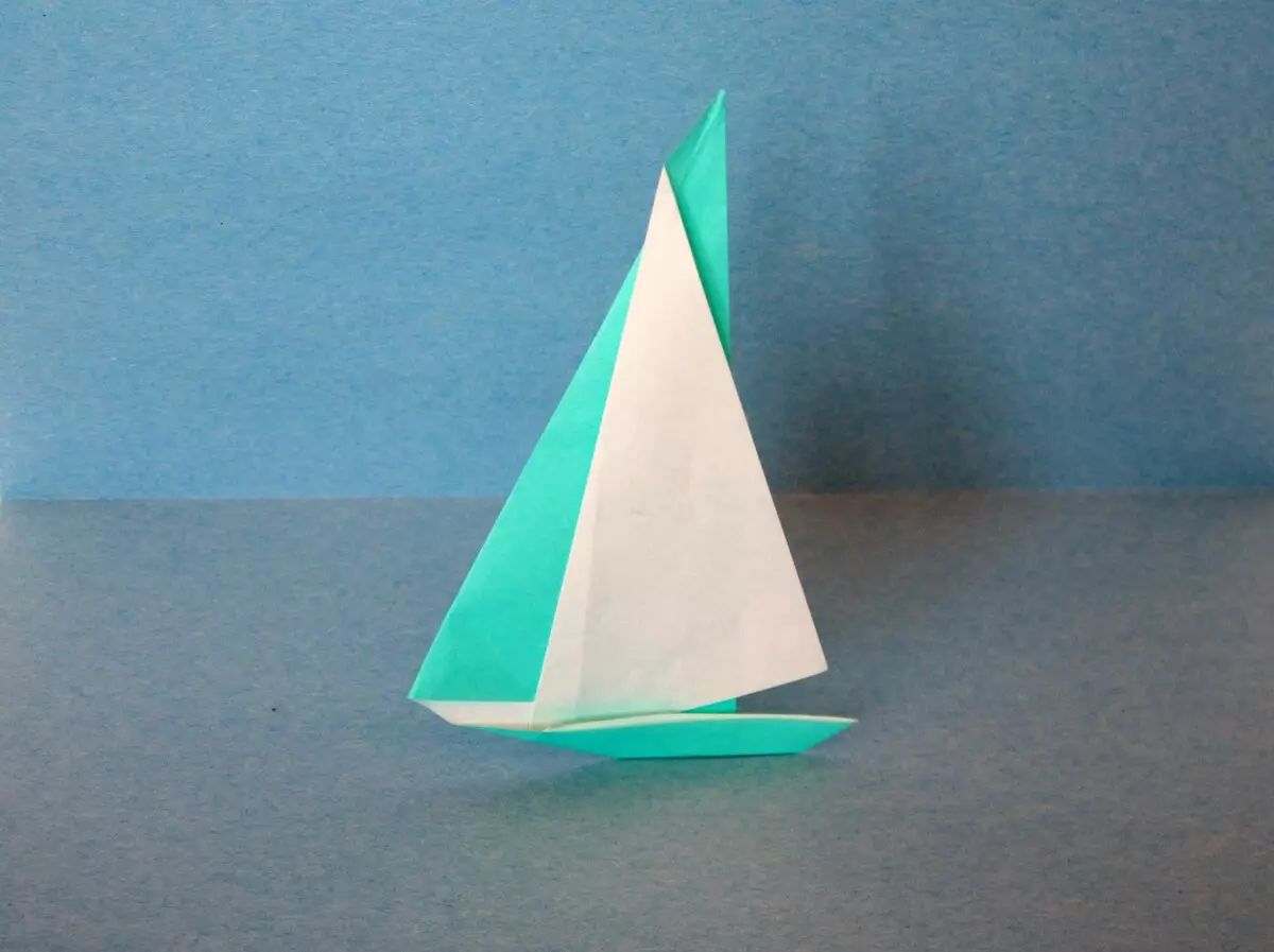 Origami „Hajó”: Összecsukható sémák Gyermek csónakok. Hogyan lépésről lépésre, hogy egy egyszerű hajót egy vitorla saját kezű kezdő? 27054_15