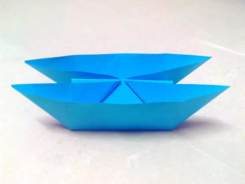 折り紙「ボート」：おもちゃのボートのための折りたたみ方式。あなた自身の手の初心者で帆でシンプルなボートを作るためにステップバイステップにする方法？ 27054_19