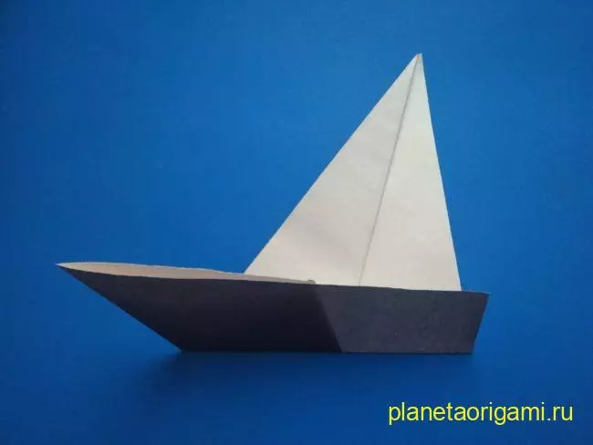 折り紙「ボート」：おもちゃのボートのための折りたたみ方式。あなた自身の手の初心者で帆でシンプルなボートを作るためにステップバイステップにする方法？ 27054_23