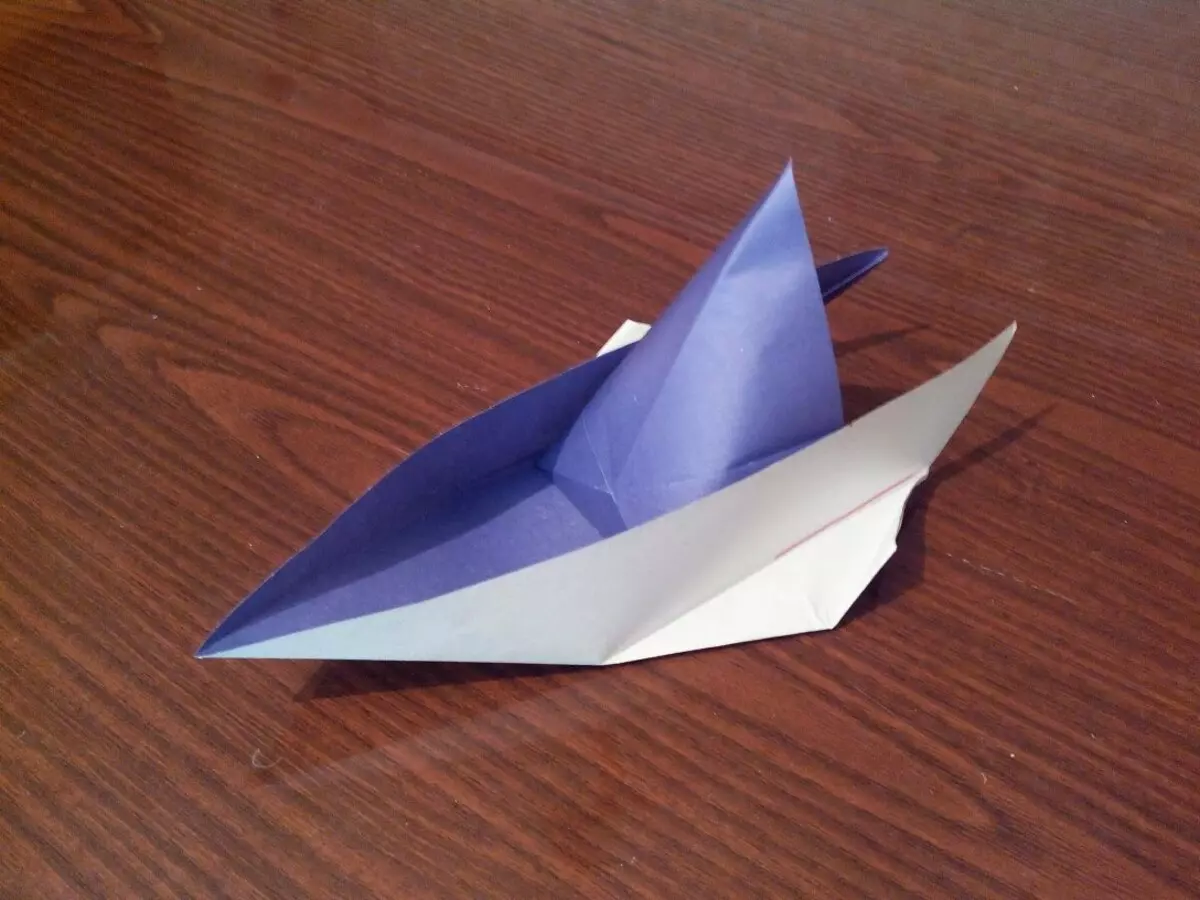 Origami «قېيىق»: بالىلار نىڭ كېمىسى ئۈچۈن ھىيلىسى قاتلىنىدىغان. قانداق ئۆزىڭىزنىڭ قول دەسلەپكى ئۆگەنگۈچىلەر بىلەن үзмәк بىلەن ئاددىي كېمىنى چىقىرىپ قەدەم باسقۇچقا? 27054_5