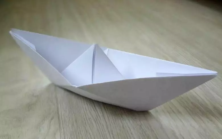 Origami «قېيىق»: بالىلار نىڭ كېمىسى ئۈچۈن ھىيلىسى قاتلىنىدىغان. قانداق ئۆزىڭىزنىڭ قول دەسلەپكى ئۆگەنگۈچىلەر بىلەن үзмәк بىلەن ئاددىي كېمىنى چىقىرىپ قەدەم باسقۇچقا? 27054_9