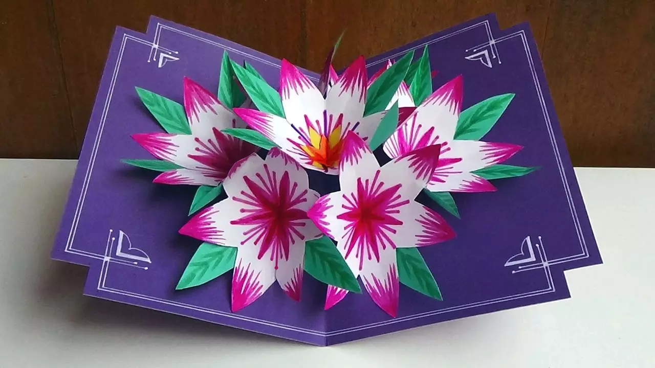 Origami-pohľadnica: Dňa 8. marca a 23. februára, pohľadnice pre narodeniny s vlastnými rukami z papiera. Ako zložiť kvety a kravatu? Fold šaty pre pohľadnicu pre mamu