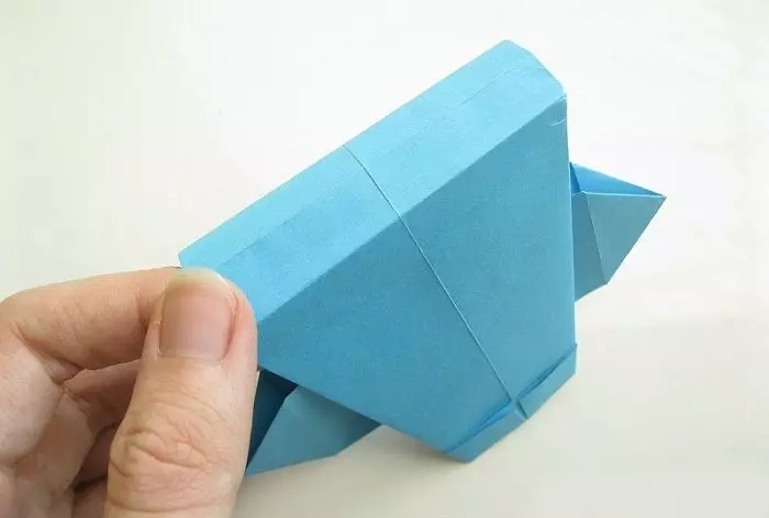折り紙「ネクタイ」：紙を段階的にする方法段階的なスキームに沿ってDADのポストカードにオリジナルのネクタイを折りたたむ方法それを自分で行いますか？ 27060_19