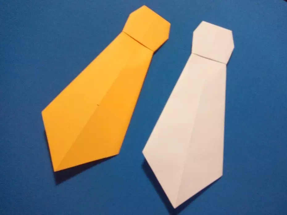 摺紙“領帶”：如何與孩子逐步製作紙質？如何將原始領帶折疊到明信片的父親沿著分階段的計劃自己做到了嗎？ 27060_8