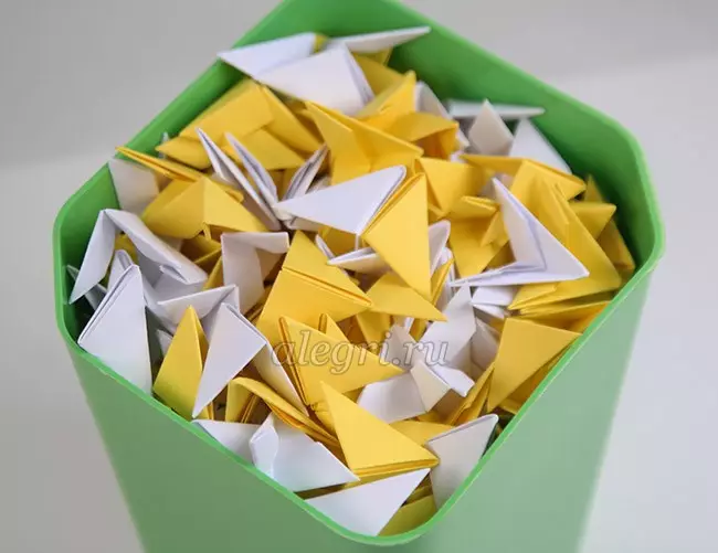 Volumetric Origami: figuri de la hârtie pentru începători. Cum de a face un triunghi și pătrat conform schemei? Complex și meșteșuguri ușoare 27061_26