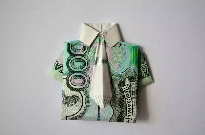 Origami pénzből: szív készpénzes számlákból és ingből, virág a rendszer és a ruha a saját kezével 5000 rubelből. Hogyan hajtsa végre a pillangót? 27064_24