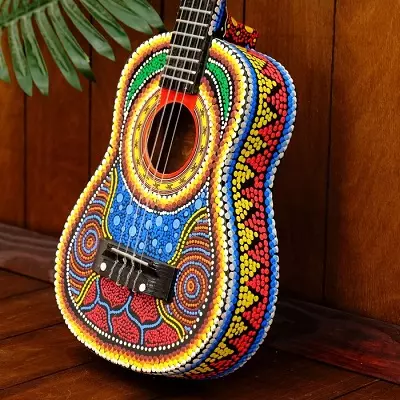Ngjyra dhe dizajni ukulele: ngjyrë të zezë dhe rozë, të verdhë dhe të errët, të bardhë dhe transparente, të purpurt dhe blu, me ngjyrë të tërë 27078_16