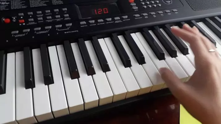 Chord ing synthesizer: kord ing gambar kanggo pamula. Cara muter tangan kiwa ing kunci? Sebagian saka kord sing gampang lan entheng 27091_15