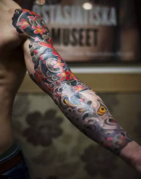 Tattoo ճապոնական դիմակների տեսքով. Դեւեր եւ դրանց իմաստները: Դաջվածքների էսքիզներ Japan ապոնիայի դիմակների ոճով: Դաջվածքի «Սատանան» ձեռքին եւ դիցաբանության այլ սարսափելի հերոսների վրա 270_16