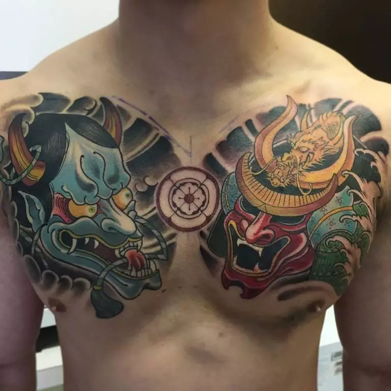 Tattoo en la formo de japanaj maskoj: demonoj kaj iliaj signifoj. Skizoj de tatuoj laŭ la stilo de japanaj maskoj. Tattoo 