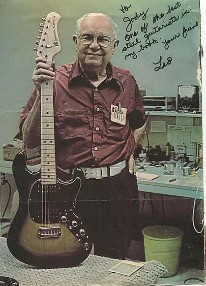 FENDER Stratocaster（45张照片）：美国废话吉他和美国超，子弹和亲和力，豪华和杰夫贝克电吉他，豪华和杰夫贝克，概述其他系列和型号 27105_15