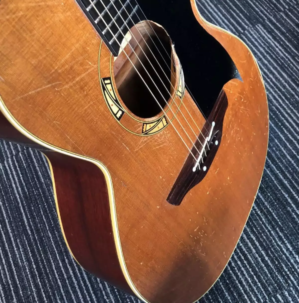 Takamine Guitars (19 Sawir): acoustic, acoustousic iyo moodello caadi ah, astaamo iyo talooyin 27132_16