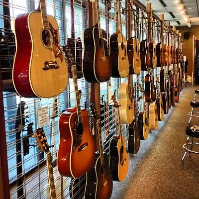 Gibson Guitars (34 foto): Gitar elektrik ak acoustic, Guitars bas ak semi-acoustic, Les Pòl ak SG, lòt modèl ak seleksyon nan strings 27140_6