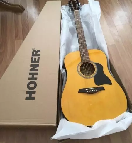 Hohner Guitass : 고전적인 HC-06 및 음향 HW220 N,베이스 기타 및 기타 모델, 국가 생산자 및 리뷰 27146_15