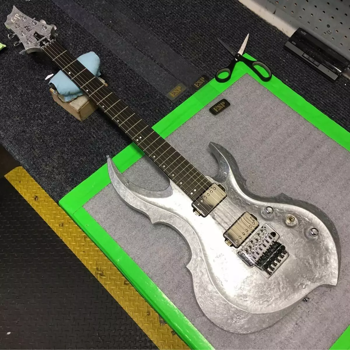 Esp gitara: Ltd electric guitars ug baho gitara, E-II Eklipse ug sa ubang mga modelo, nagpakita sa ilang pagpili 27147_12