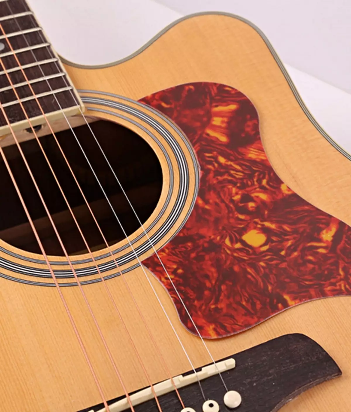 Sette opp et anker og et rutenett på en akustisk gitar: hvordan å heve og justere? Hvordan twist anker og utelater det? 27157_7