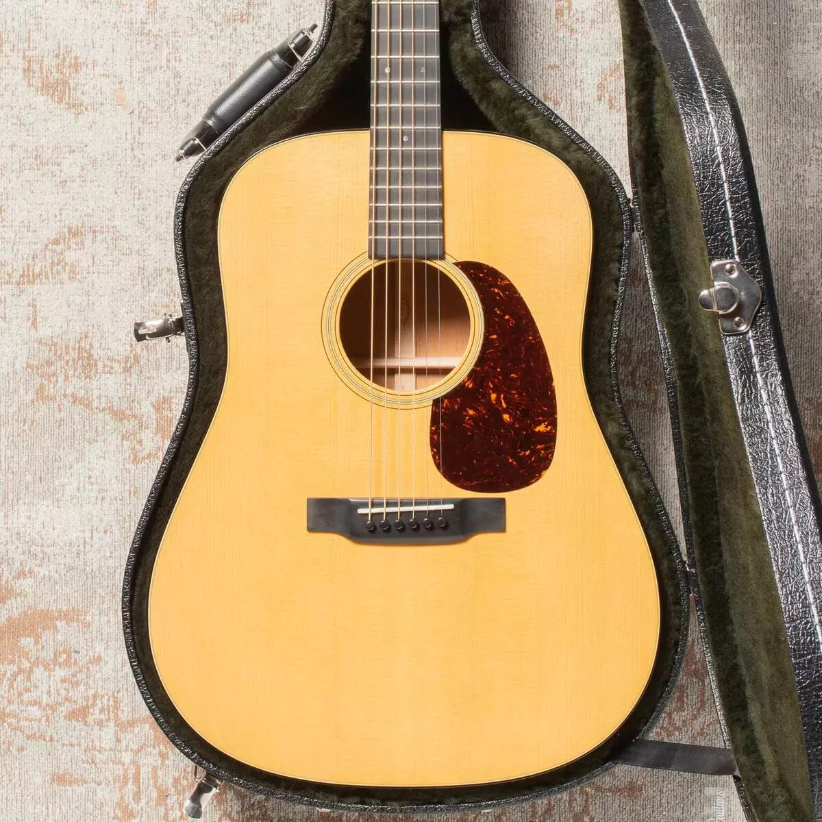 Guitar acoustic tốt nhất cho người mới bắt đầu: Chọn gì cho người mới bắt đầu? Đánh giá của các công ty và các mô hình chi phí thấp hàng đầu, mẹo về việc lựa chọn âm học 27161_30