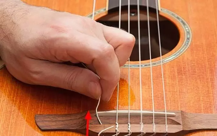 Нейлонові струни для акустичної гітари: як поставити і натягнути? Які синтетичні струни краще? 27162_13