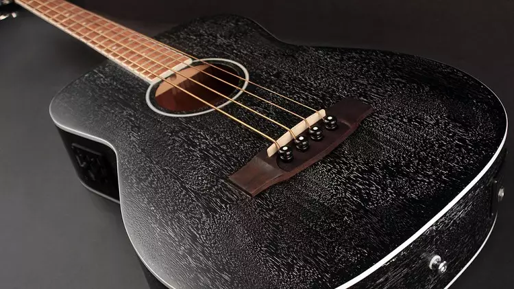 アコースティックベースギター：特長、選択ヒント、最高の音響モデル