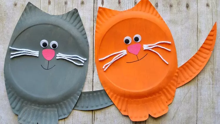 DIY « CAT » et « CAT »: comment faire des chats avec vos propres mains à partir de différents matériaux? Comment faire avec les fils du fil? Volume chat papier à l'école maternelle