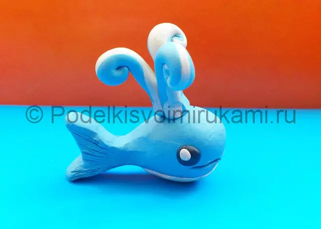 نهنگ از پلاستیک: چگونه می توان آن را کودکان گام به گام بر روی کارتن؟ چگونه یک مرحله نهنگ آبی رنگ آبی را بسازید؟ 27172_3