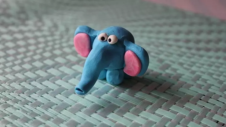 Gajah Plastik: Kepiye cara buta langkah gajah kanthi bocah? Kepiye cara nggawe gajah jingga ing langkah? Figurasi modeling stefper kanthi nabrak
