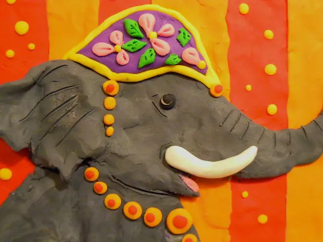 Слон от пластилин: как да се заслепи слон стъпка по стъпка деца? Как да си направим оранжев слон в стъпки? Стъпкови моделиране фигурки с натъртвания 27173_33