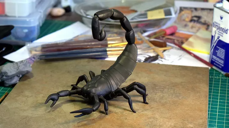 Skorpion från plasticine: Hur man gör det steg för steg med dina barn? Vad behöver du göra skorpion?