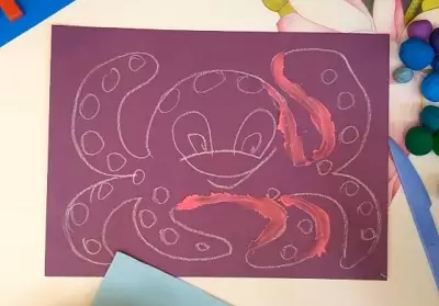 Octopus aus Plastilin: wie es Kinder auf Karton Schritt für Schritt machen? Wie man eine Masse Krake in Stufen machen? Tipps zur Verlegung 27180_5