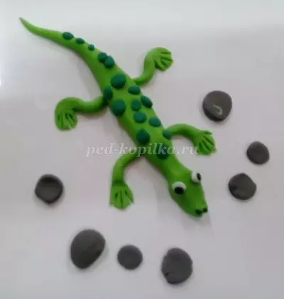 Lizard от пластилин: Как да направим децата си постепенно? Как да направите Heckcon стъпка по стъпка? Съвети за полагане 27187_12