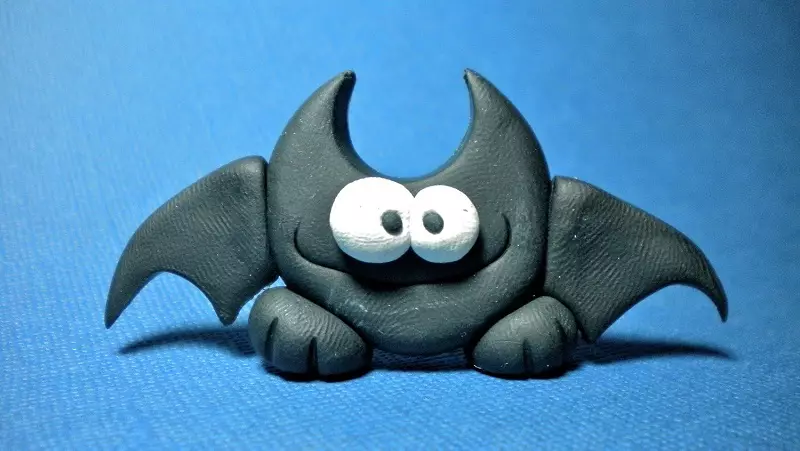Bat από πλαστελίνη: πώς να το κάνει με τα παιδιά βήμα-βήμα; Τι πρέπει να κάνετε ένα ρόπαλο;