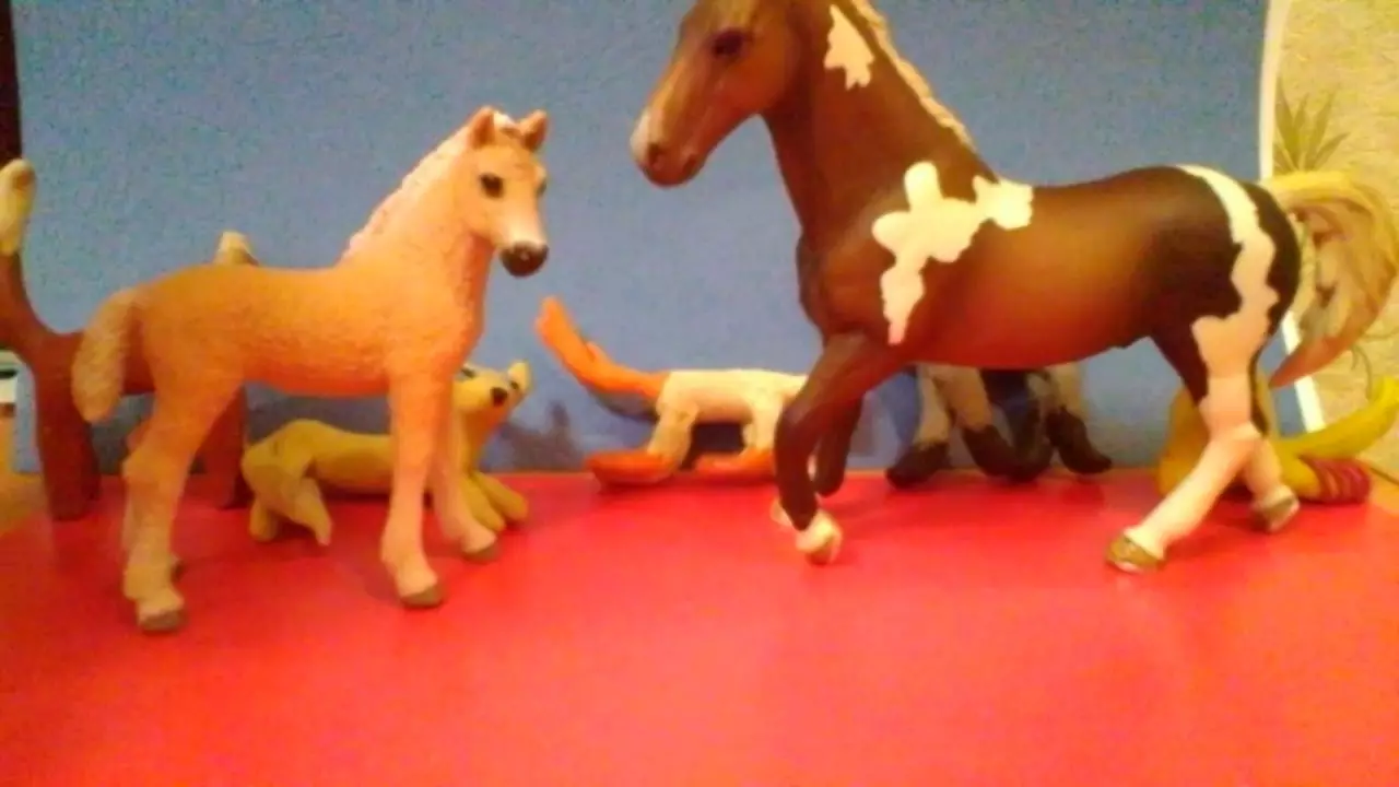 Άλογο από πλαστελίνη (41 φωτογραφίες): Πώς να φτιάξετε ένα άλογο με ένα συρματόπλεγμα; Πώς να κάνετε για τα παιδιά με τα χέρια σας; Πώς να γλιστρήσει το κεφάλι σου; 27189_13
