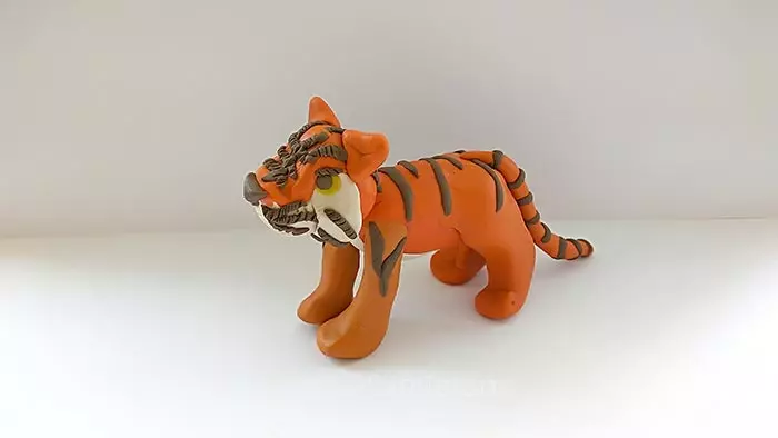 Тигър от пластилин: как да се направи тигър на крачка обходни деца? Как да си направим дрънкане на симпатяга и бял тигър със собствените си ръце? 27190_13