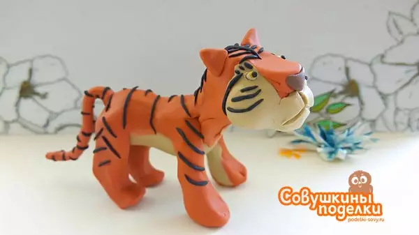 Тигър от пластилин: как да се направи тигър на крачка обходни деца? Как да си направим дрънкане на симпатяга и бял тигър със собствените си ръце? 27190_2