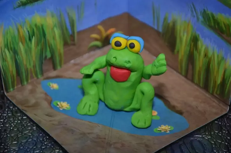 橡皮泥青蛙（57张照片）：如何逐步为儿童制作青蛙公主？如何用莉莉在池塘上制作她？从锥体和橡皮泥的逐渐相控分青蛙
