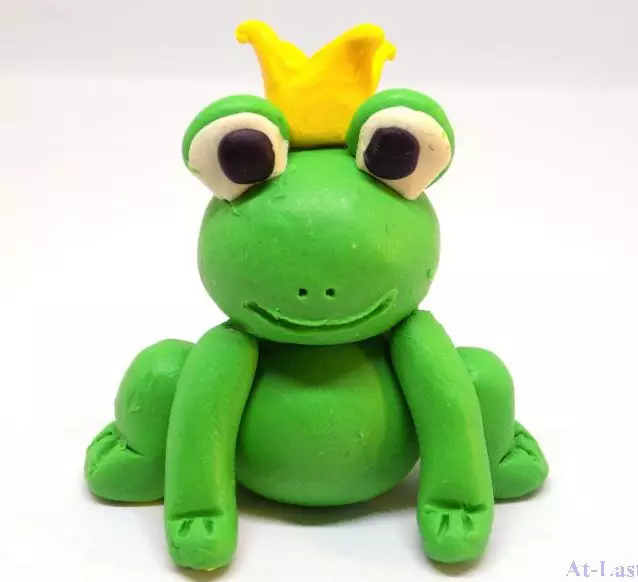 Plasticine Frog (57 fotot): Kuidas teha konn-printsess lastele samm-sammult? Kuidas teha talle tiigi liilia? Faasitud belling konnad koonusest ja plastiliinist 27191_5