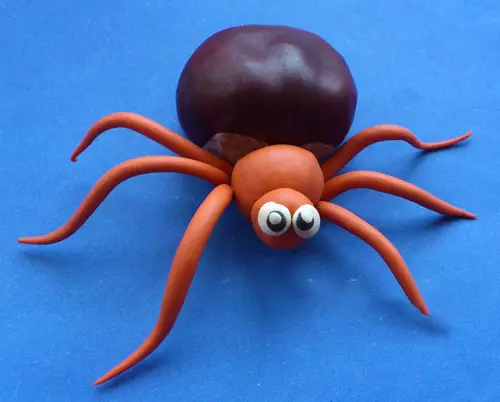 Spider out of plasticine (36 photos): how to make a simple spider for children with their own hands? How to make a step bypass spider on a web? Other versions of modeling 27193_4