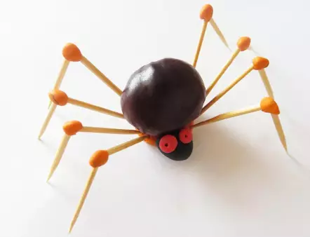 Spider out of plasticine (36 photos): how to make a simple spider for children with their own hands? How to make a step bypass spider on a web? Other versions of modeling 27193_5