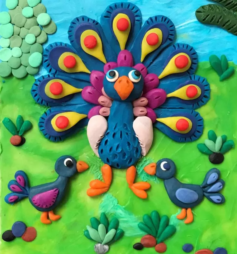 Pfau aus Plastilin: Wie kann man mit den Börsen krank machen und mit Blättern tun? Pfau auf Karton machen es selbst Phasen. Schritt-für-Schritt Pfau-Maskierung für Kinder 27194_6