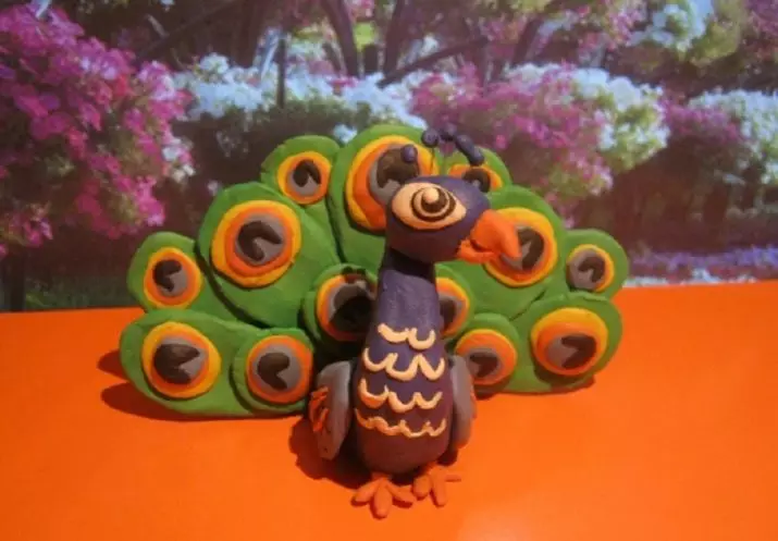 Peacock từ plasticine: Làm thế nào để bị bệnh với những vết sưng và làm với lá? Peacock trên các tông làm nó một giai đoạn. Peacock Peacock Masking cho trẻ em từng bước 27194_8