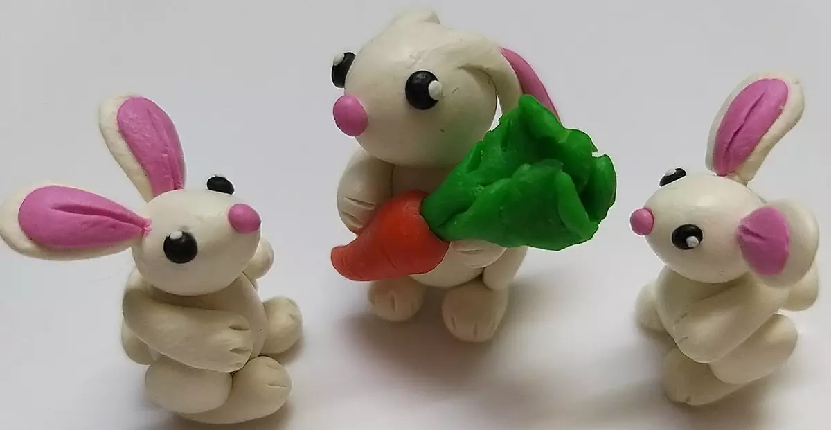 Thỏ rừng và thỏ từ plasticine (40 ảnh): Làm thế nào để tạo ra một chú thỏ xám từng bước? Làm thế nào để làm một chú thỏ trắng cho trẻ em trong giai đoạn? Izitna với cà rốt