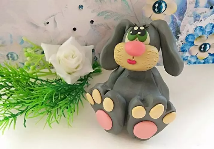 Hare ແລະກະຕ່າຍຈາກ plasticine (40 ຮູບ): ວິທີການເຮັດເປັນບາດກ້າວ bunny ສີຂີ້ເຖົ່າໂດຍຂັ້ນຕອນ? ວິທີການເຮັດ bunny ສີຂາວສໍາລັບເດັກນ້ອຍໃນໄລຍະ? Izitna ກັບ Carrot 27195_17