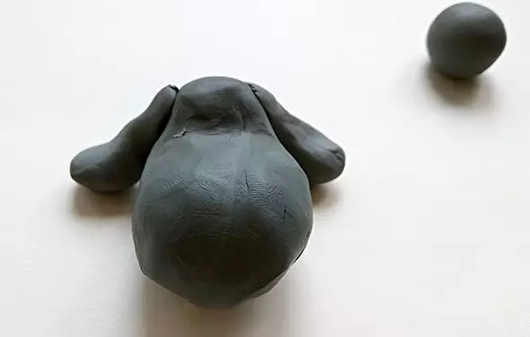 Hare and Rabbit fra Plasticine (40 bilder): Hvordan lage et grått bunny trinn for trinn? Hvordan lage en hvit kanin for barn i etapper? Izitna med gulrot 27195_19
