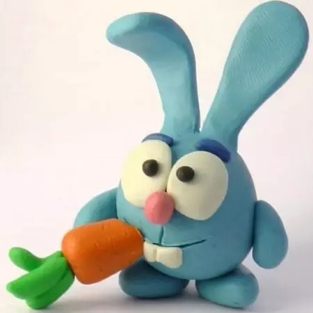Hare și iepure din plasticină (40 de fotografii): Cum să faci un iepuraș gri pas cu pas? Cum să faci un iepuraș alb pentru copii în etape? IZITNA cu morcov 27195_23