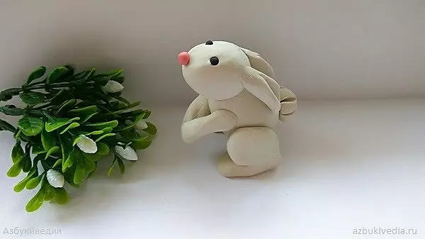 토끼와 토끼 Plasticine (40 사진) : 단계별로 회색 토끼를 만드는 방법? 스테이지에서 아이들을위한 흰색 토끼를 만드는 방법? 당근이있는 이지타 27195_6
