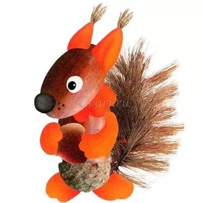 Squirrel van plasticine (26 foto's): Hoe maak je een eekhoorn met kegels en blinde stap voor stap met eikels van kinderen? Gefaseerde modellering met uw eigen handen voor beginners 27196_26