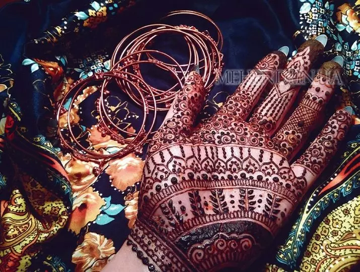 Henna pour Mehendi: Henna noir pour dessiner tatouage sur le corps et blanc. Comment se rendre à la maison selon la recette et qu'est-ce que c'est? Henna en tube et en poudre 271_10